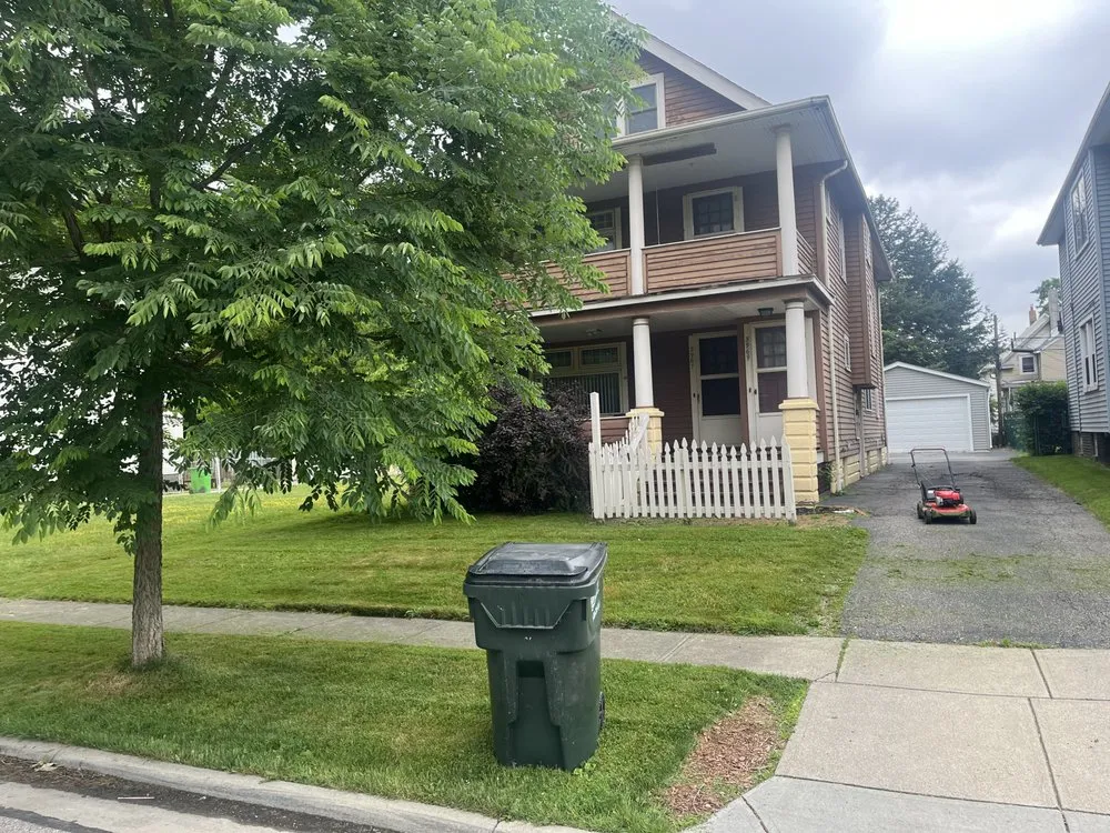 Local yard maintenance experts serving Cleveland, OH - Loes Lawn and Care