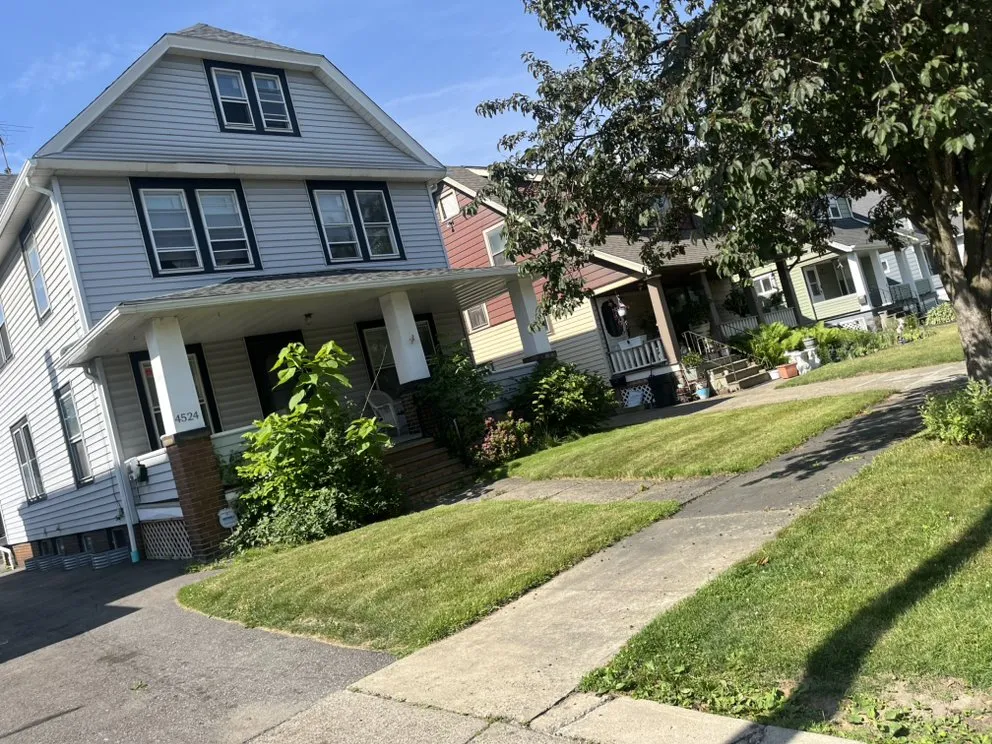 Local landscaping services in Cleveland, OH - Loes Lawn and Care