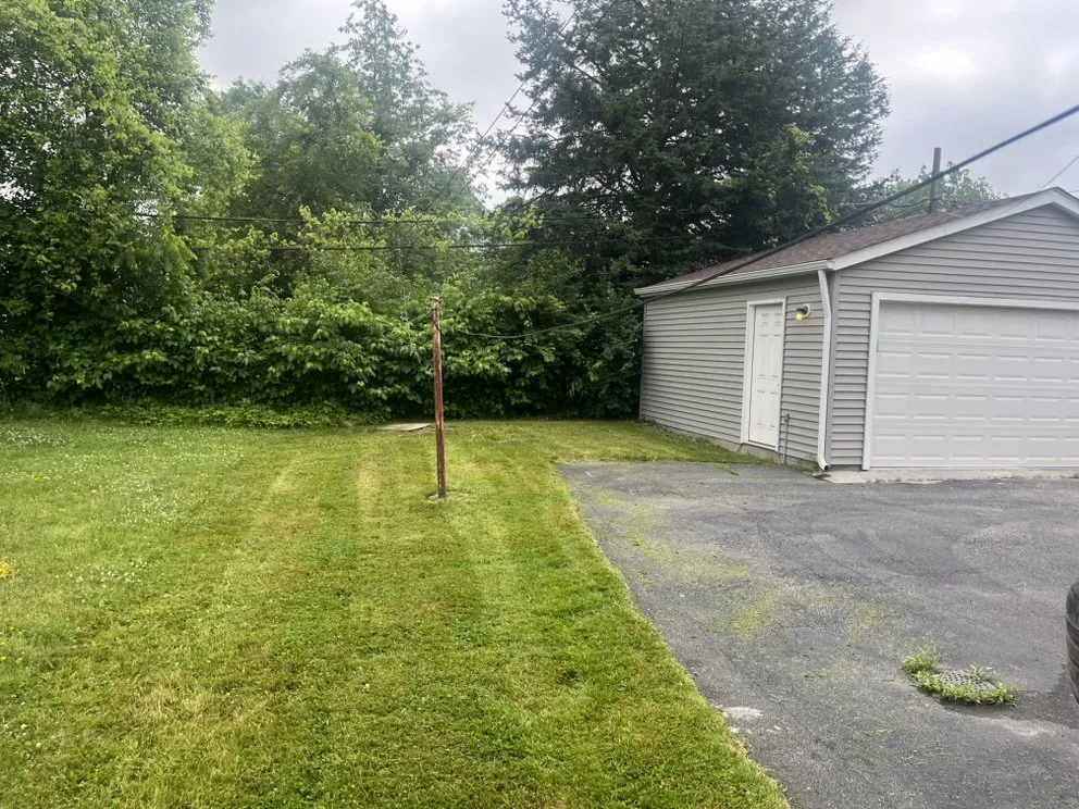 Reliable garden landscaping for beautiful yards across Cleveland, OH - Loes Lawn and Care