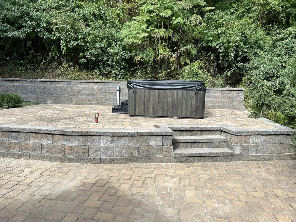 Custom lawn mowing service in Staten Island, NY by Loffreno Landscape Contracting