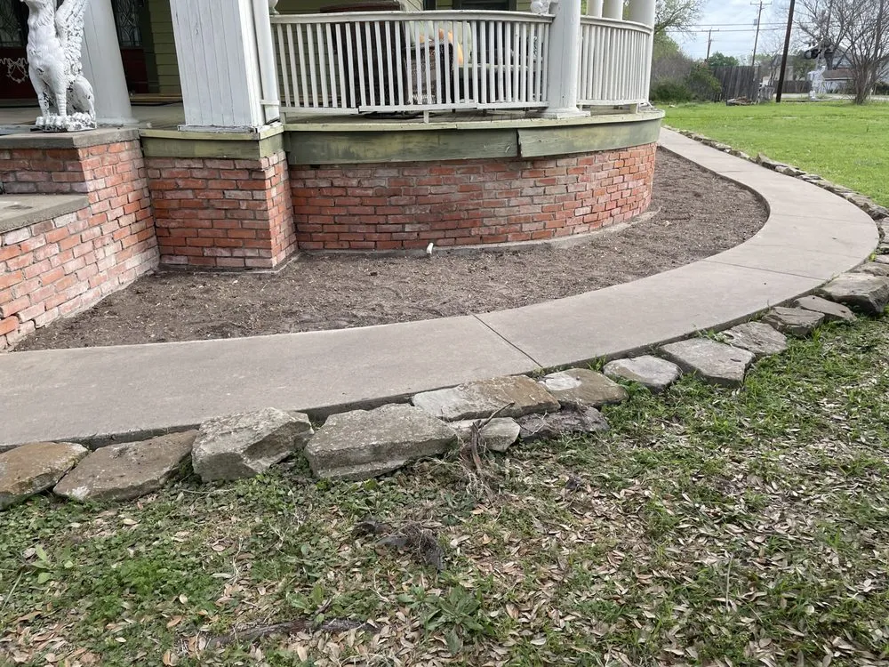 Local residential landscaping in Navasota, TX by Logan's Lawn Service