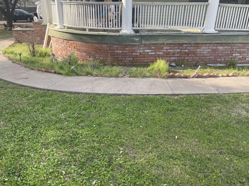 Reliable yard maintenance in Navasota, TX by Logan's Lawn Service