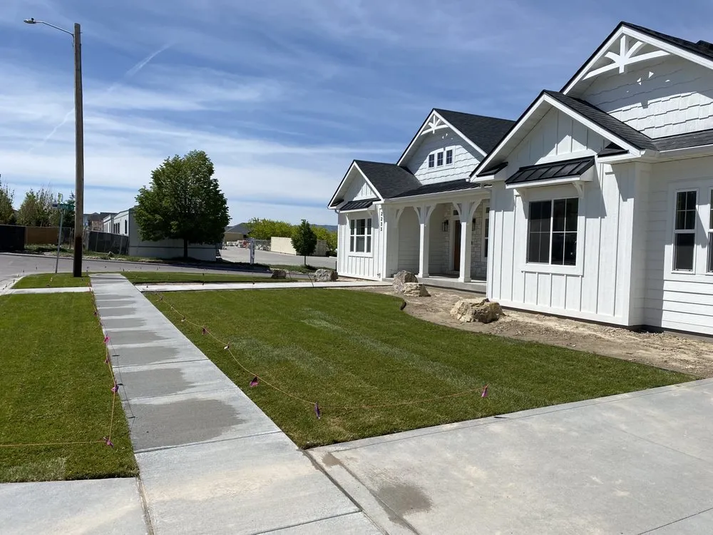 Professional lawn care service experts serving Pocatello, ID - Lollie's Landscapes