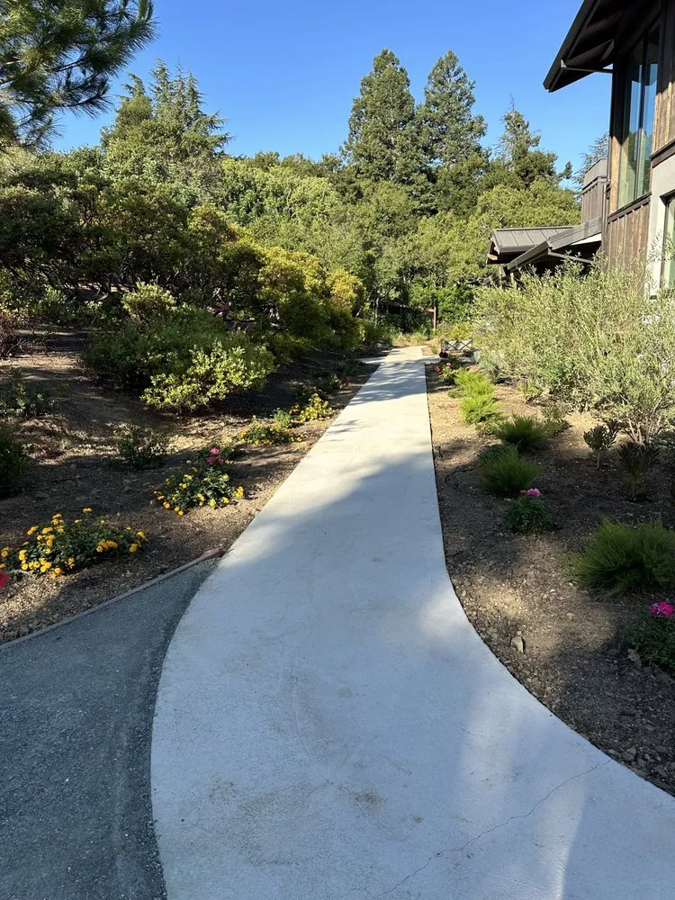 Top-rated lawn mowing service experts serving San Mateo, CA - Loma Verde Gardens