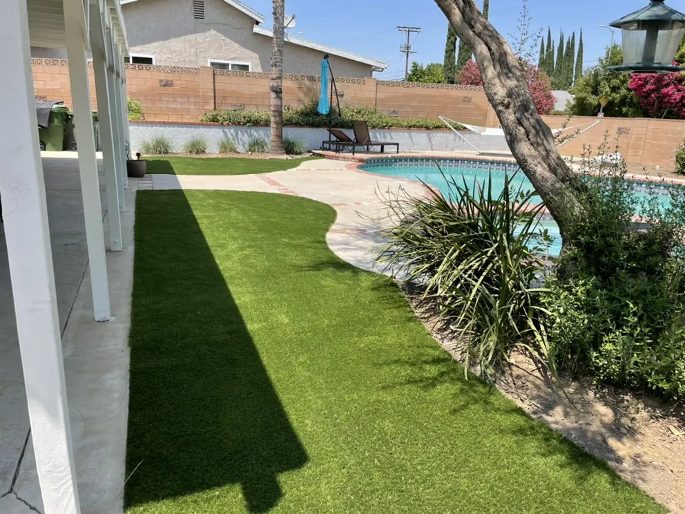 Affordable landscaping services for residential properties in Pacoima, CA by Lomas Verdes Landscaping