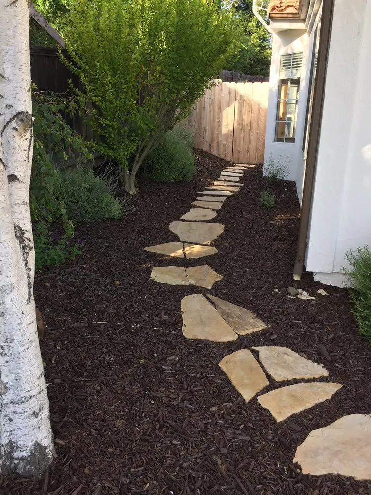 Trusted landscape installation with custom design in Paso Robles, CA by Lomeli Landscapes