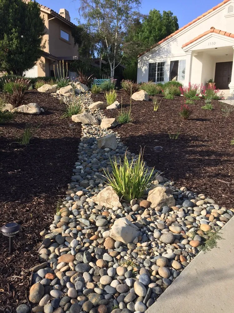 Custom lawn care service for beautiful yards across Paso Robles, CA - Lomeli Landscapes