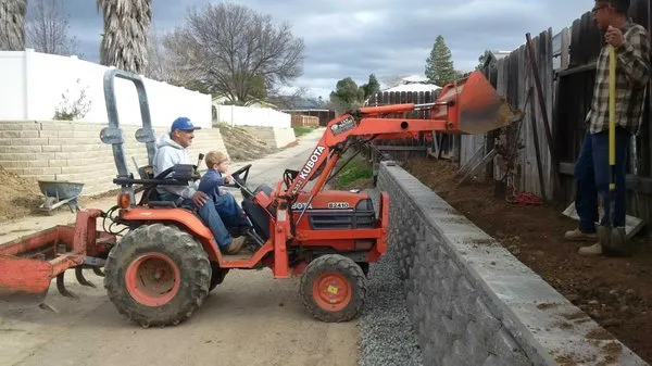 Lomeli Landscapes Logo