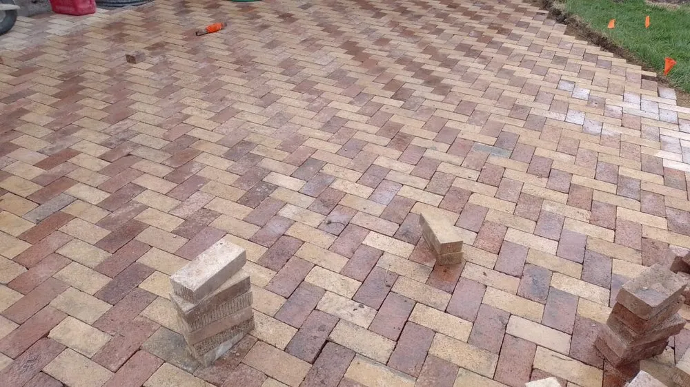 Expert lawn mowing service for homes in Lehi, UT by Lomeli Organization