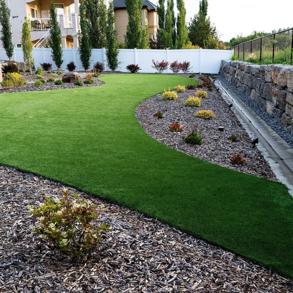 Top-rated lawn mowing service with custom design across Fort Myers, FL - Lona Lawn Care