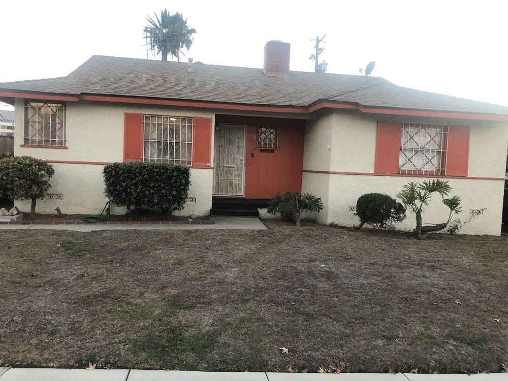 Top-rated yard maintenance with custom design in Gardena, CA by Lona's Gardening Service