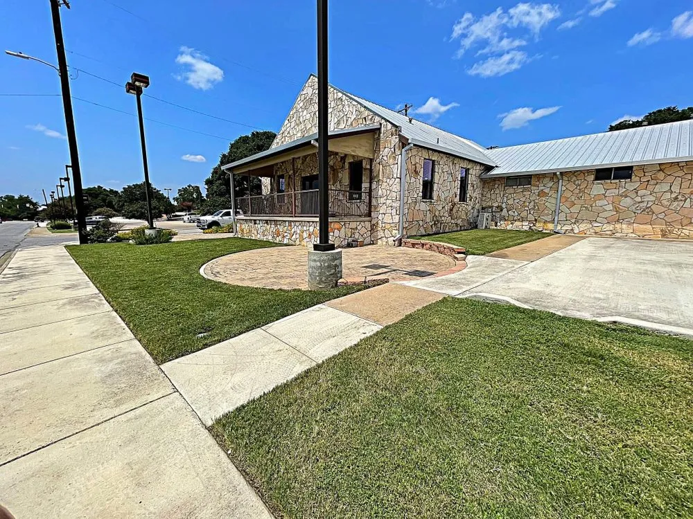 Professional yard maintenance for beautiful yards across Kerrville, TX - Lone Star Landscaping