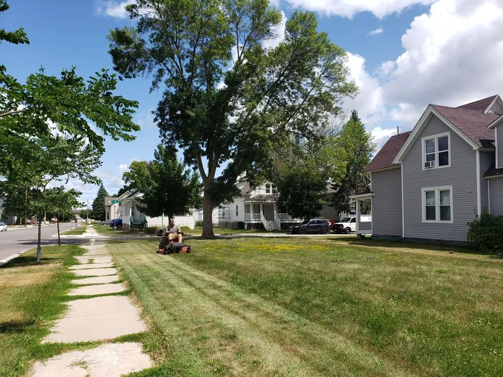 Reliable lawn care service with custom design across Green Bay, WI - Lonestar Landscaping