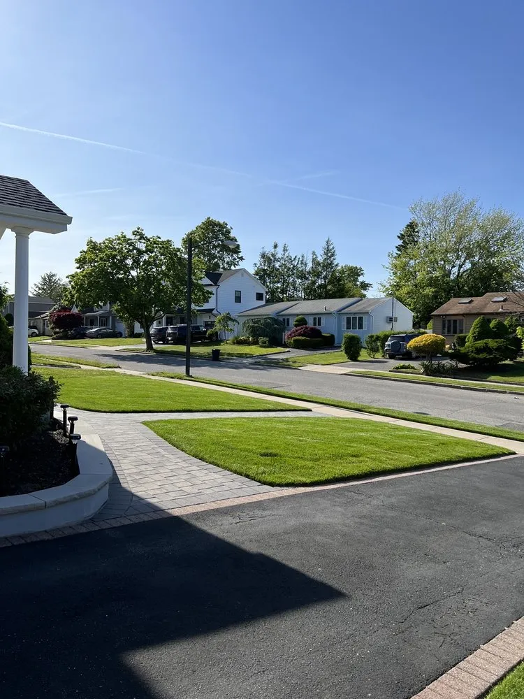 Top-rated lawn mowing service in Bethpage, NY - Long Island Lawn & Irrigation