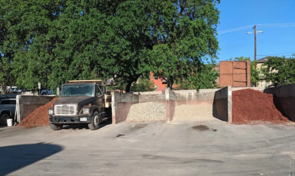 Expert yard maintenance experts serving Sacramento, CA - Longer's Landscaping Materials