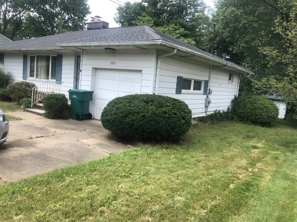 Local yard cleanup service experts serving Cleveland, OH - Longshoreman Lawn Care Service