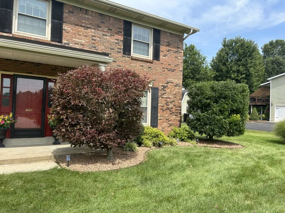 Custom residential landscaping in Floyds Knobs, IN by LonneCare