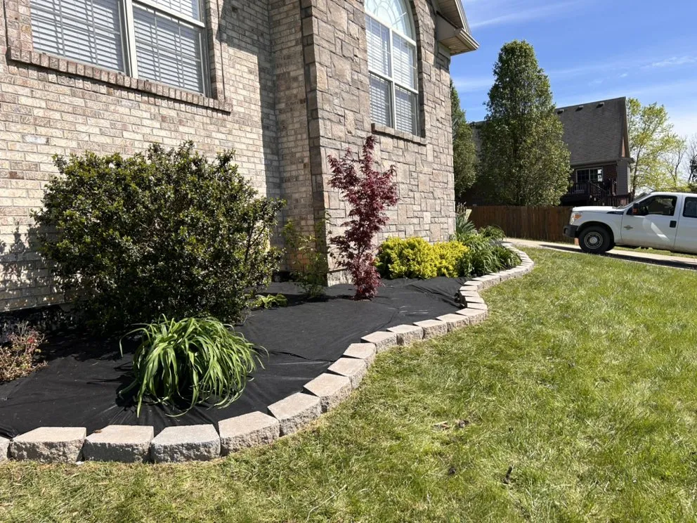 Reliable lawn mowing service experts serving Floyds Knobs, IN - LonneCare