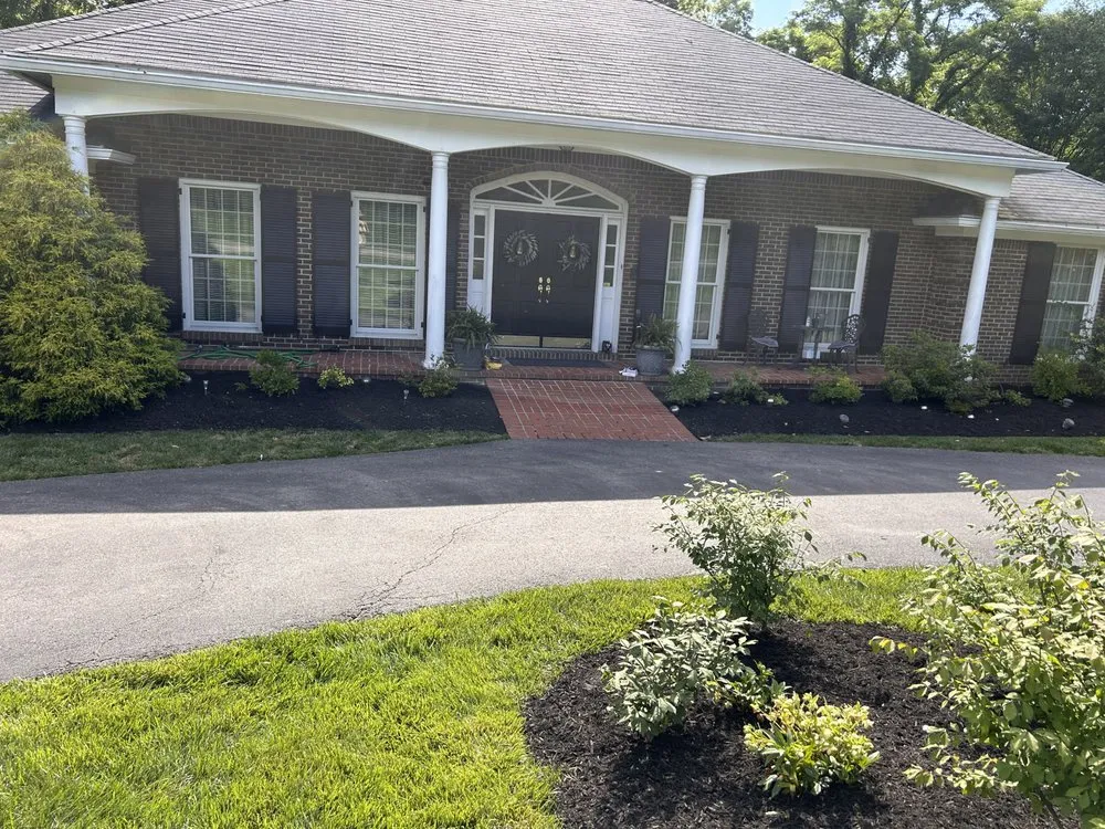 Expert yard cleanup service experts serving Floyds Knobs, IN - LonneCare