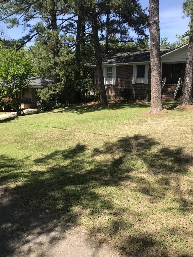 Affordable lawn mowing service in Macon, GA - Lonnie’s Lawn & Landscaping Services