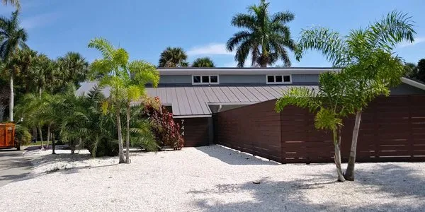 Lon's Tree & Landscaping Services Logo