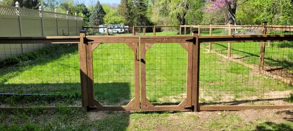 Looking Glass Home & Lawn Logo