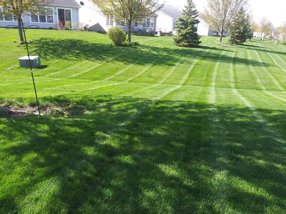Custom residential landscaping experts serving Aurora, IL - Looking Good Landscaping Inc