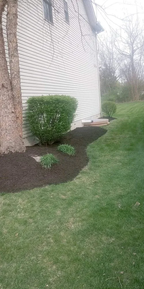 Professional outdoor landscaping experts serving Akron, OH - Looking good lawn care