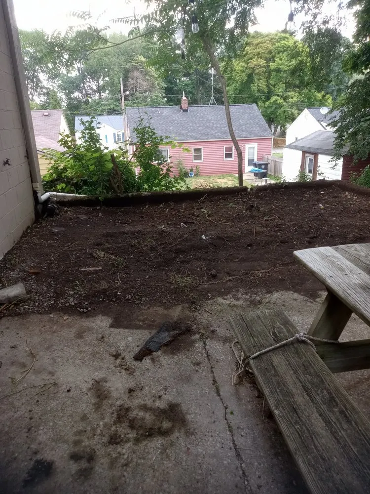 Trusted lawn mowing service in Akron, OH by Looking good lawn care