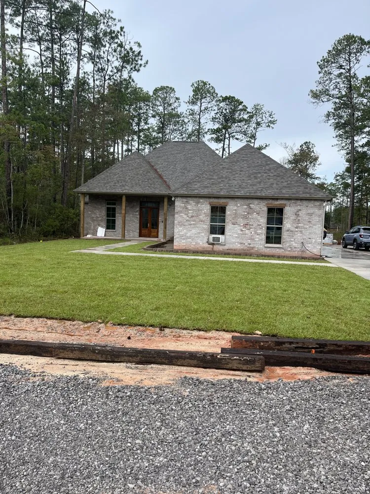 Professional lawn care service in Mandeville, LA by Looking Good Lawn Care