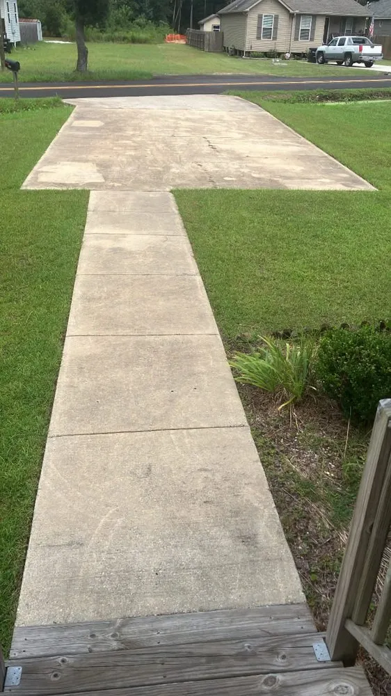 Local yard maintenance with custom design in Mandeville, LA by Looking Good Lawn Care