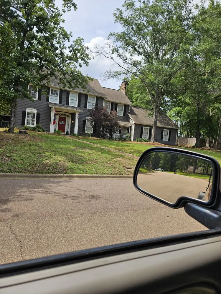 Custom lawn care service near you across Brandon, MS - Loper's Outdoor Services