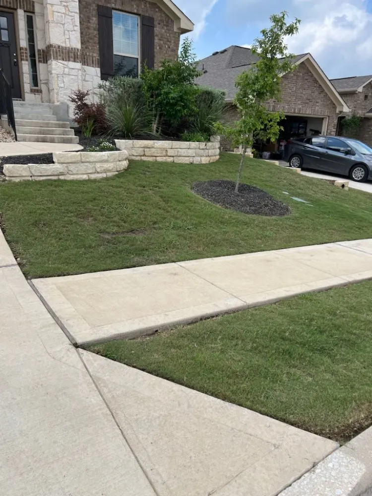 Professional lawn care service with custom design across Del Valle, TX - Lopez & Son’s Landscaping Services