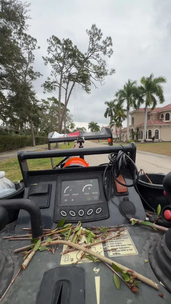 Professional yard maintenance experts serving Sarasota, FL - Lopez Brothers Lawn, Tree & Handymen Services