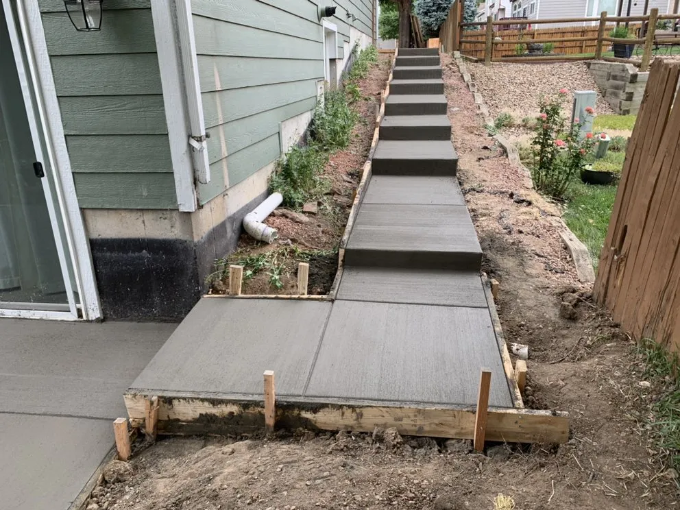 Top-rated lawn mowing service experts serving Hudson, CO - Lopez Concrete