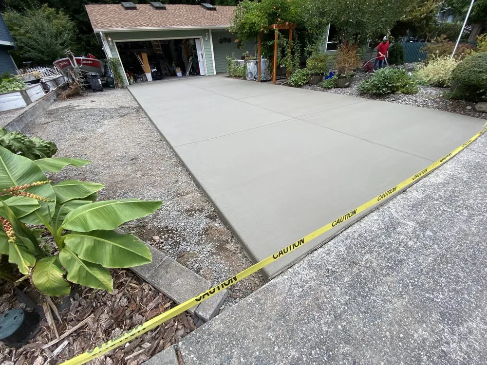 Expert garden landscaping with custom design in Lake Stevens, WA by Lopez Concrete