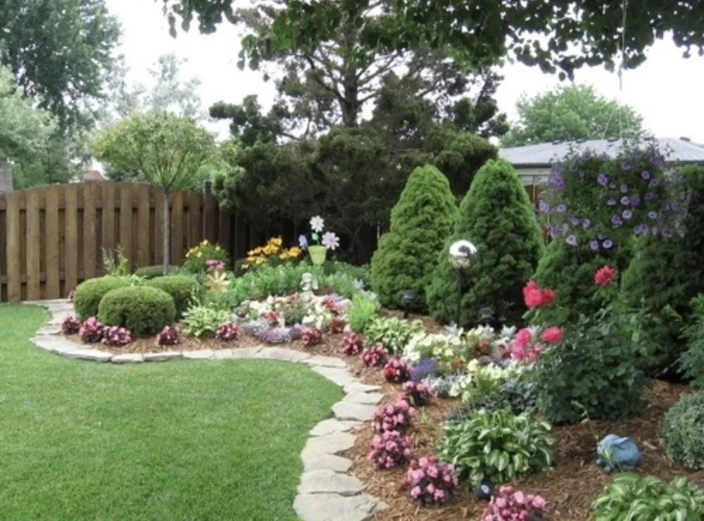 Top-rated residential landscaping with custom design in Whittier, CA by Lopez Gardening Services