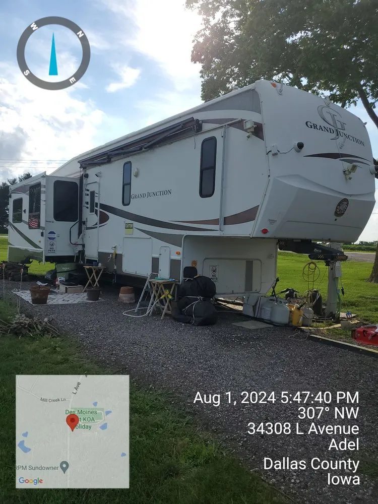 Professional lawn care service near you in Des Moines, IA by Lopez Handy Guy