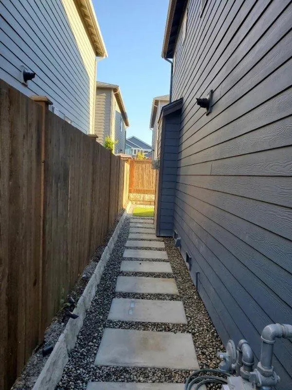 Local lawn care service experts serving Everett, WA - Lopez landscaping & Concrete