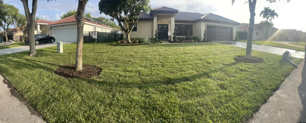 Custom lawn care service in Hollywood, FL by Lopez Landscaping & Maintenance of Broward