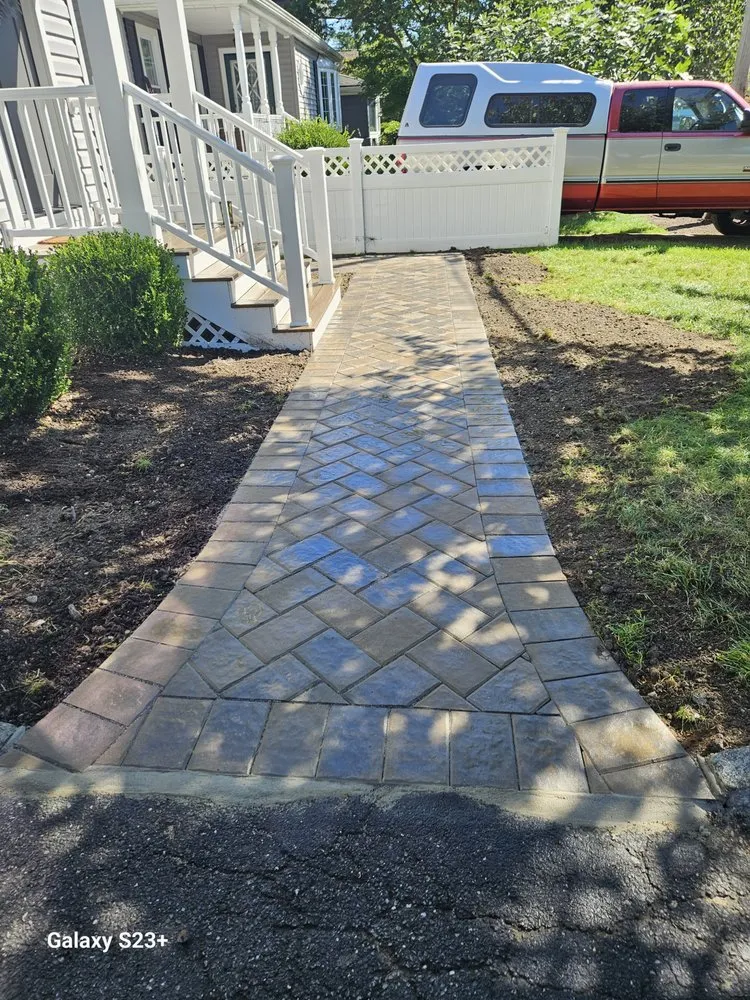 Custom yard maintenance in Huntington Station, NY - Lopez Landscaping & Masonry