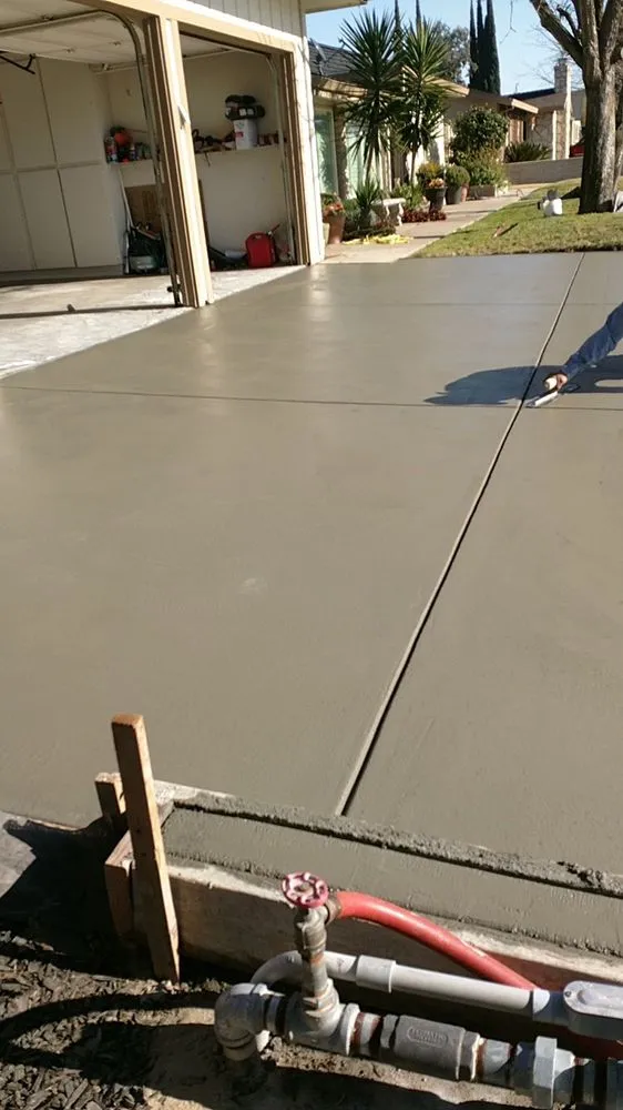 Trusted lawn care service with custom design in Delhi, CA by Lopez Landscaping & Yard Maintenance