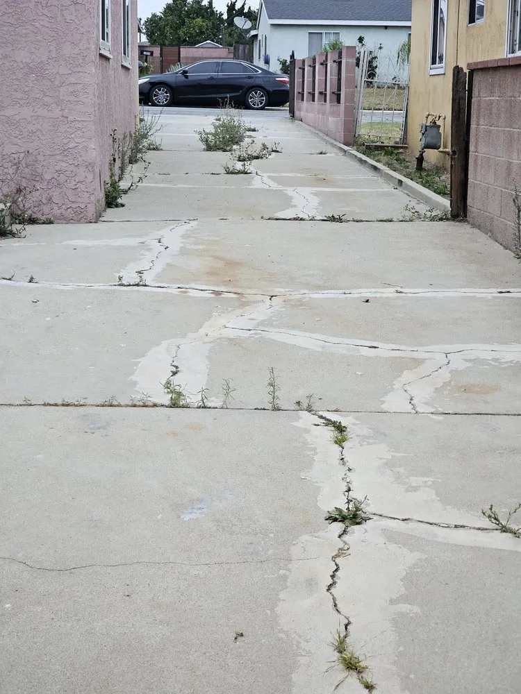 Expert garden landscaping in Hawthorne, CA - Lopez Landscaping and Gardening