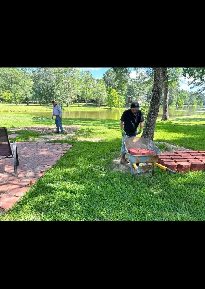 Custom yard maintenance in Huntsville, TX - Lopez Landscaping
