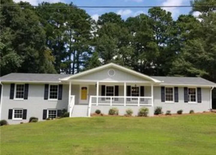 Reliable landscaping services for year-round maintenance in Oakwood, GA by Lopez Landscaping