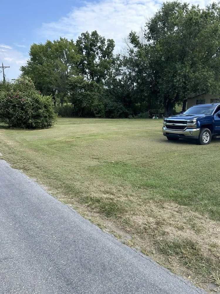 Affordable yard maintenance for homes in Little Rock, AR by Lopez lawn Care