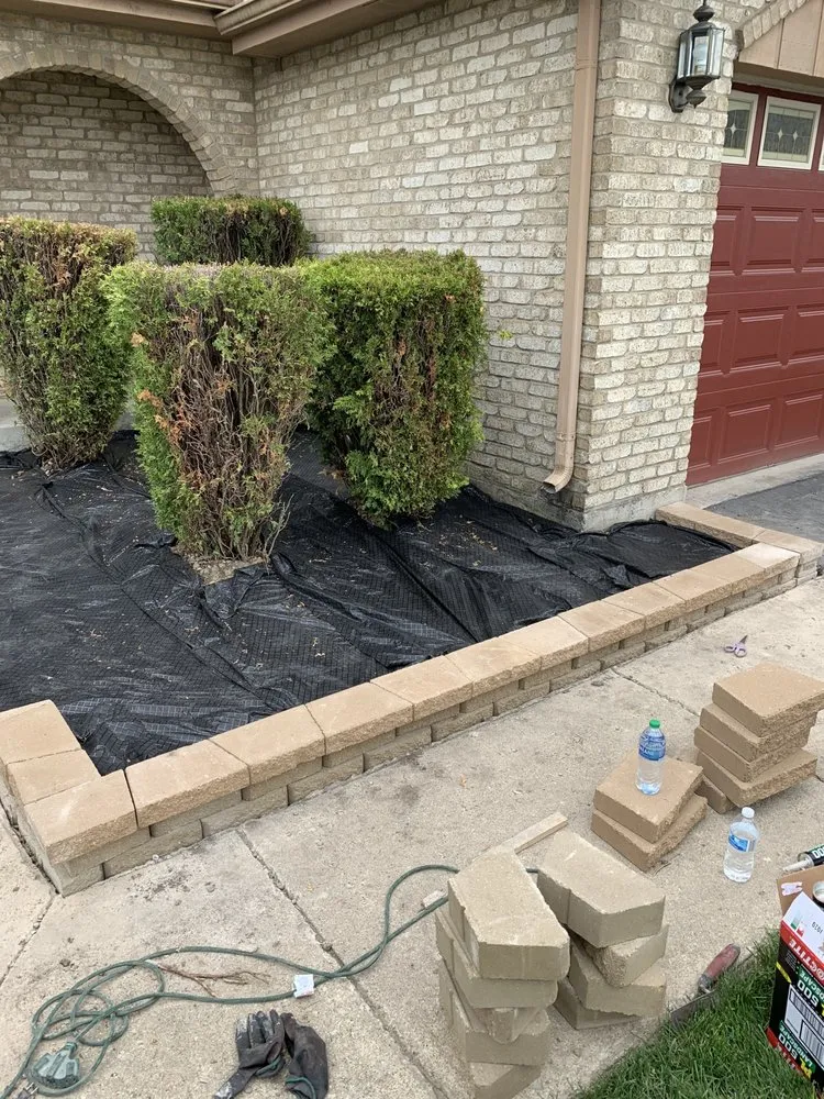 Professional lawn care service experts serving Chicago, IL - Lopez lawn service