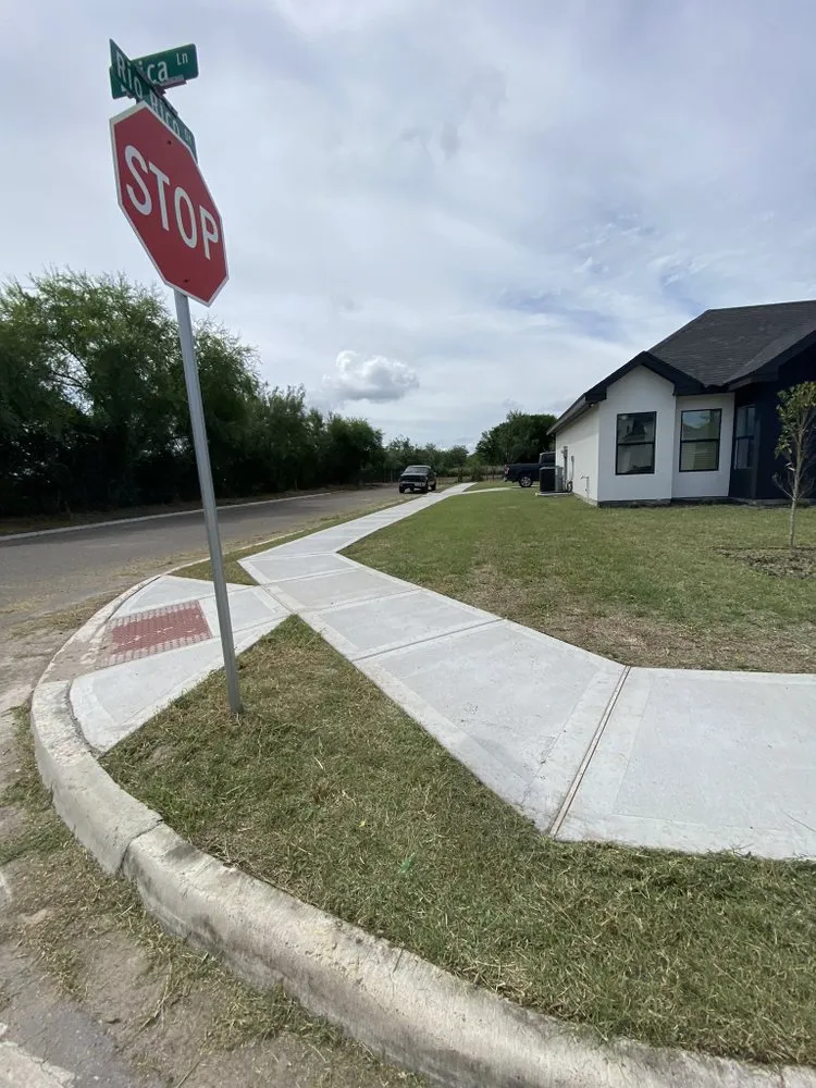 Affordable garden landscaping experts serving San Juan, TX - Lopez Lawn Service