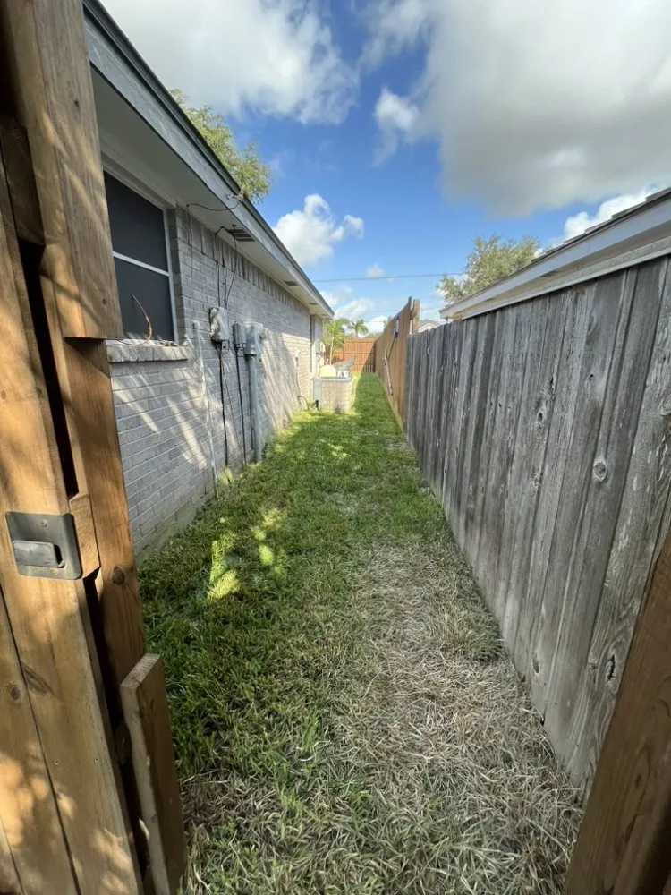 Reliable yard maintenance in San Juan, TX by Lopez Lawn Service