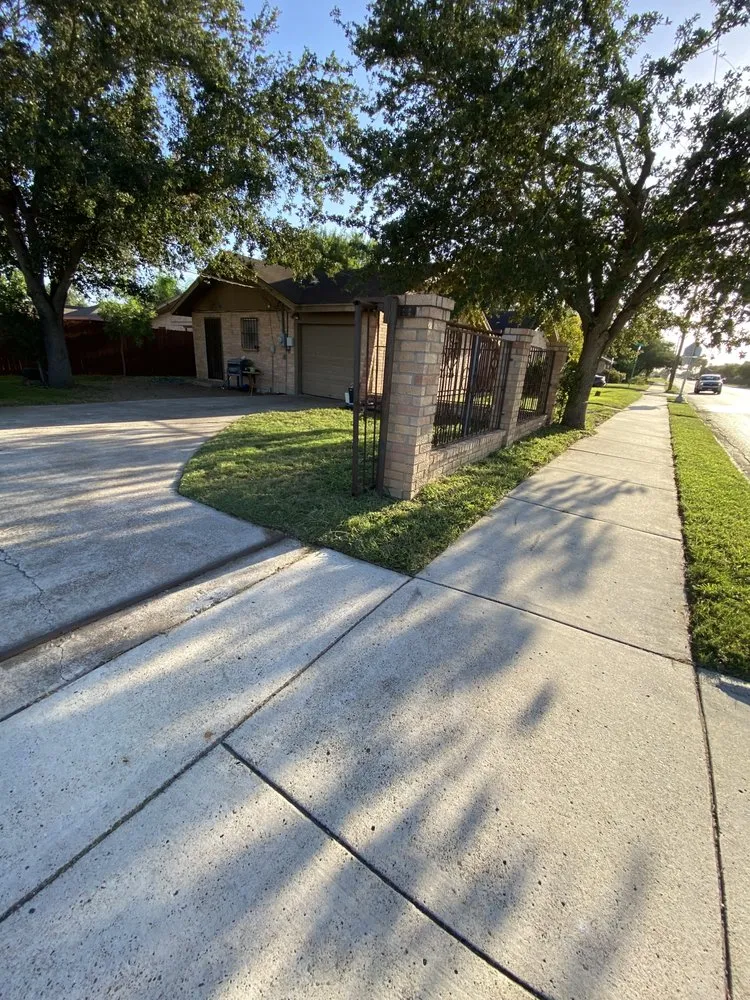 Trusted garden landscaping for year-round maintenance in San Juan, TX by Lopez Lawn Service